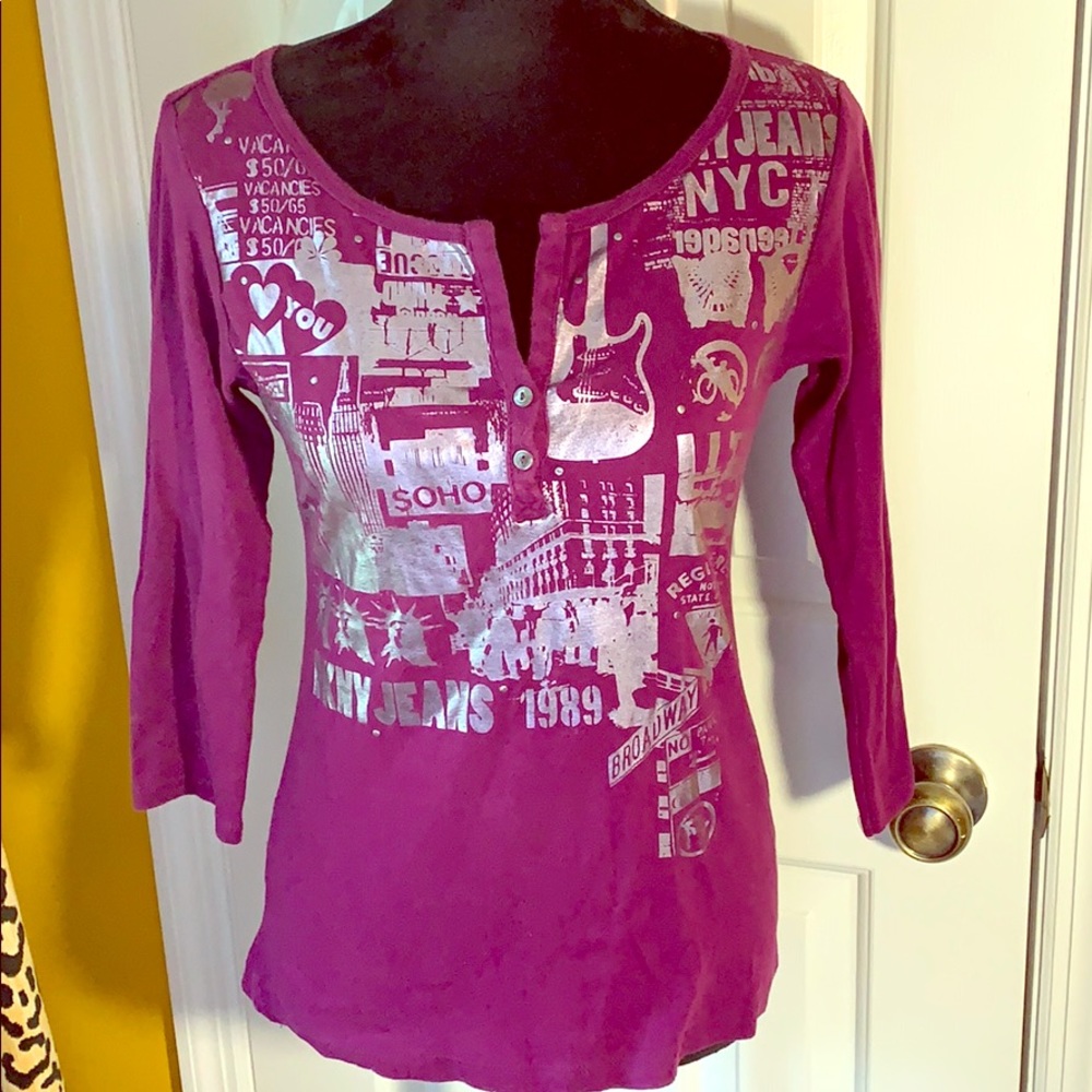 DKNY  jeans small long sleeve NYC tee